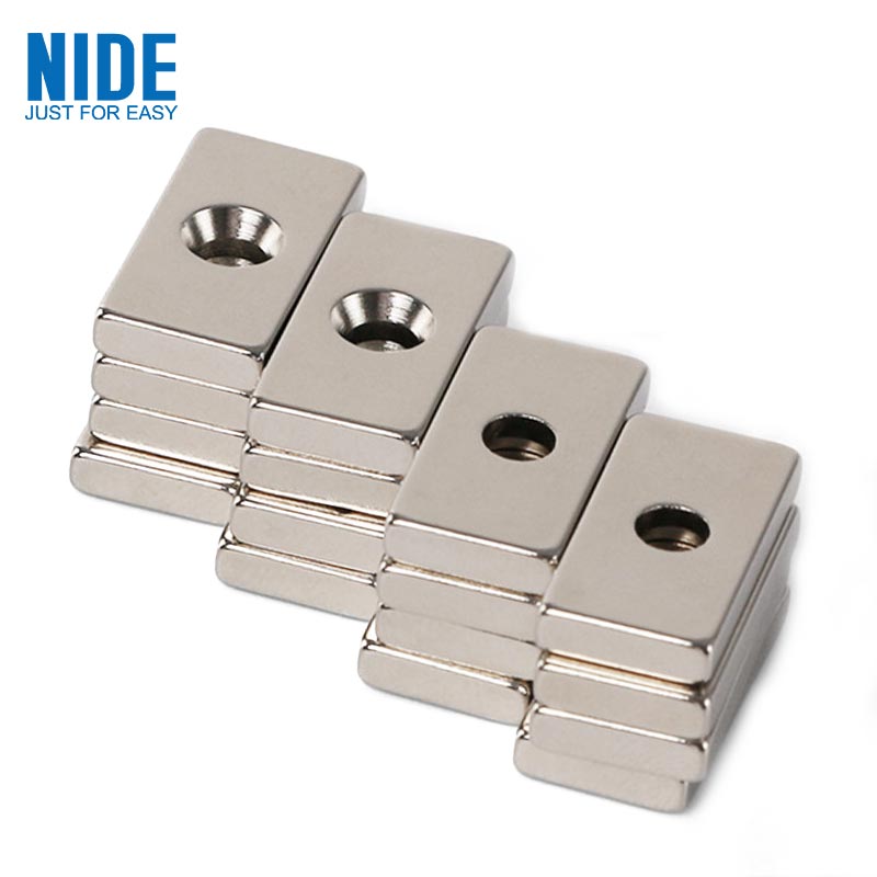 Kuwadrado nga Kusog nga Neodymium Magnet Sintered NdFeB Magnet nga May Hole